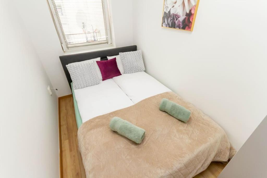 Family Lux Lounge In Voeroesmarty Street By Nw Apartment Budapest Luaran gambar