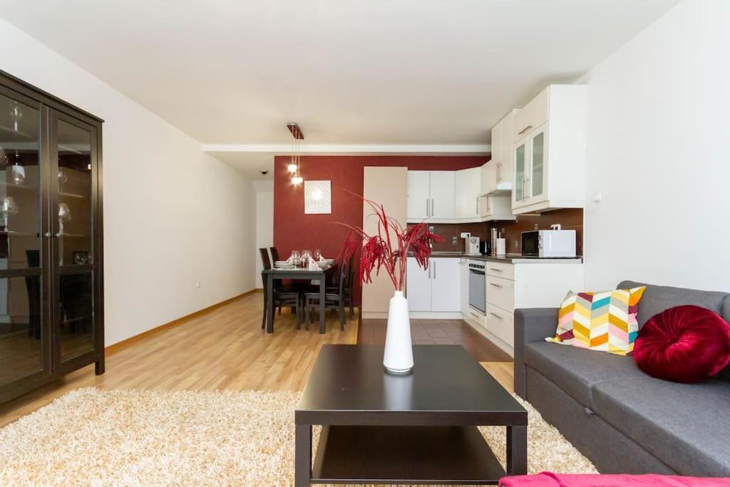 Family Lux Lounge In Voeroesmarty Street By Nw Apartment Budapest Luaran gambar