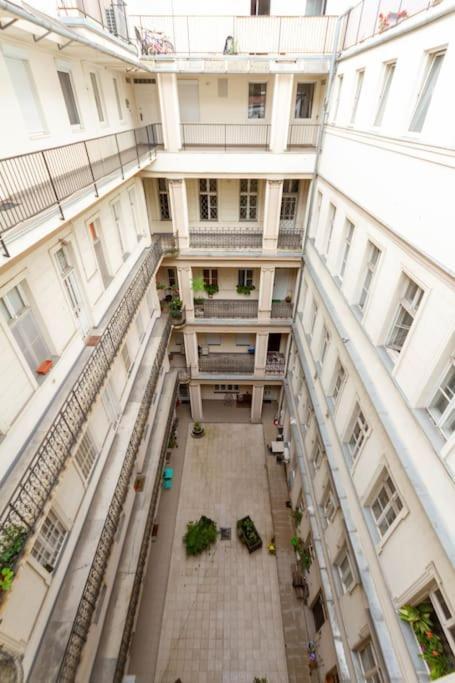 Family Lux Lounge In Voeroesmarty Street By Nw Apartment Budapest Luaran gambar