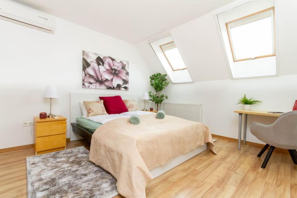 Family Lux Lounge In Voeroesmarty Street By Nw Apartment Budapest Luaran gambar
